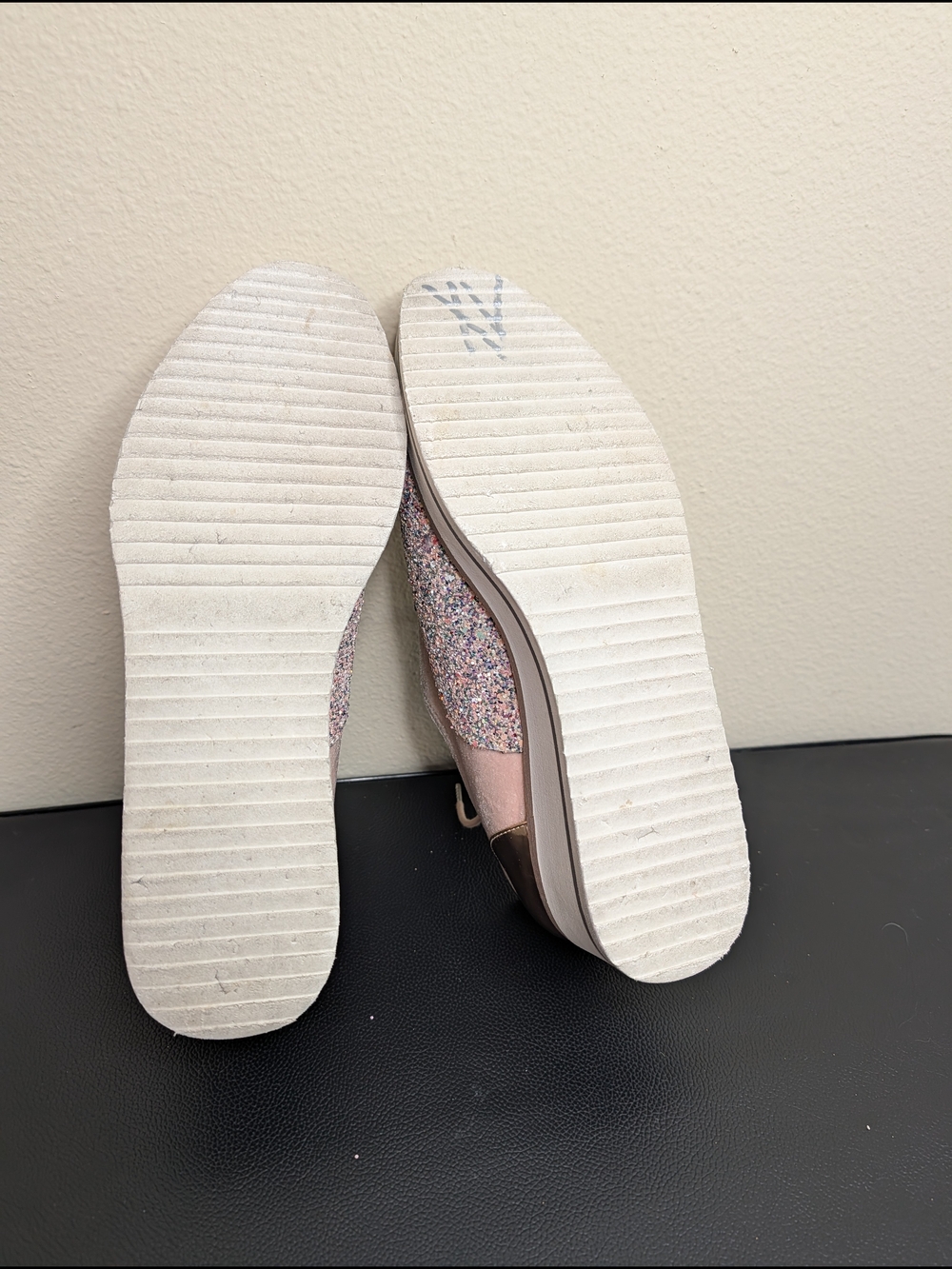 Betsey Johnson Walker Glitter Platform Sneakers Heart Patch Pink Size 9 - Picture 11 of 11